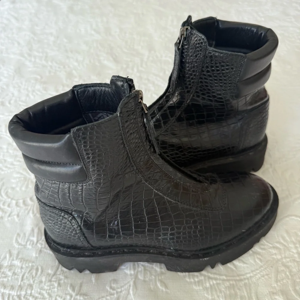 Aquatalia Harlo Black Crocodile Leather Black Boots. Size 7